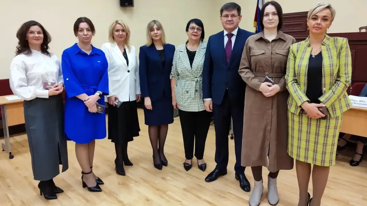 В Новосибирской области вручили удостоверения руководителям судов и судьям — Новосибирск Сейчас