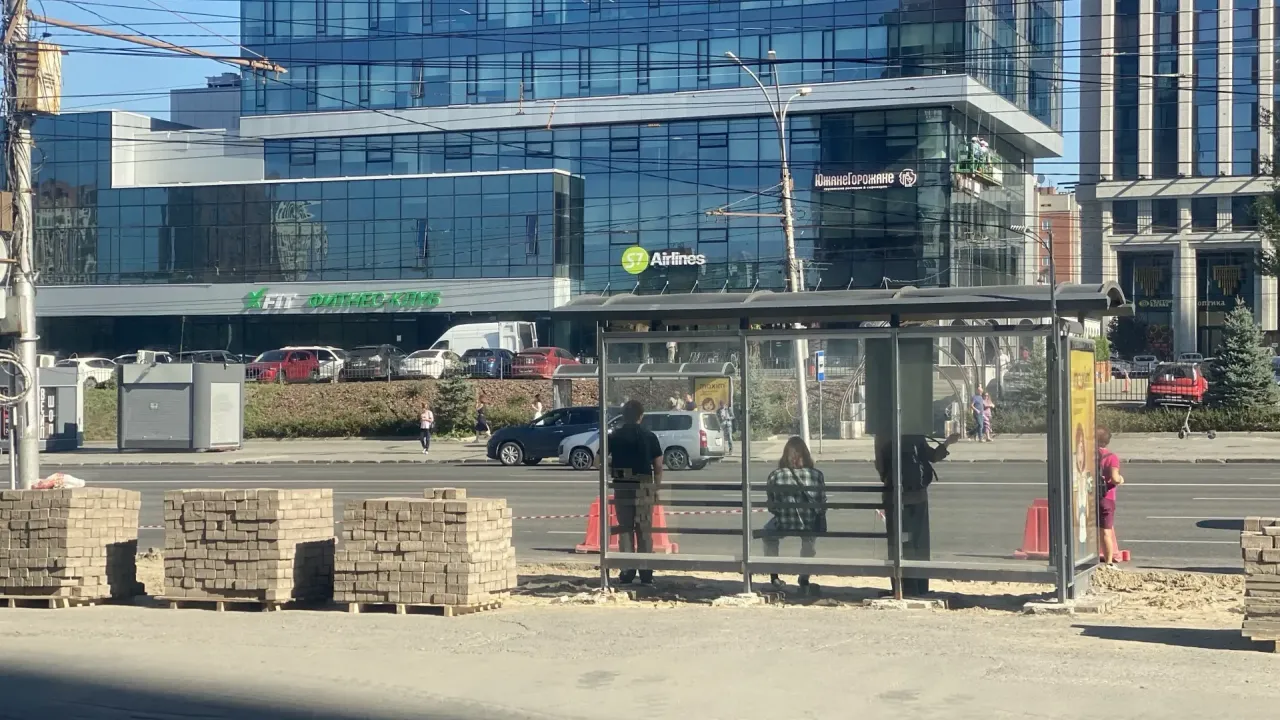 На улице Кирова в Новосибирске продолжают обновлять пешеходные зоны — Новосибирск Сейчас