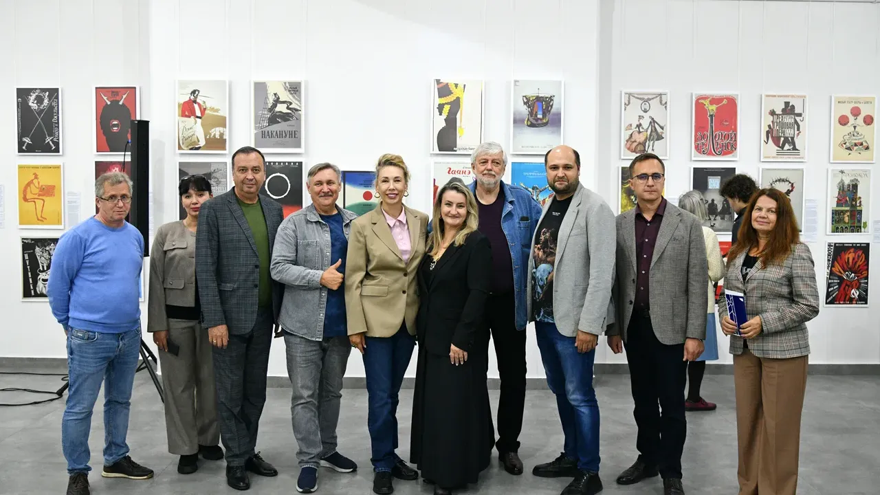 В Новосибирском художественном музее открылась выставка «Театральный плакат» — Новосибирск Сейчас