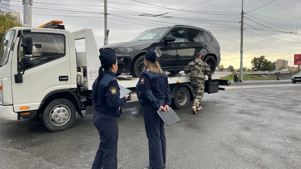 В Новосибирске на рейде приставов и ГИБДД выявили двух должников с крупными долгами — Новосибирск Сейчас