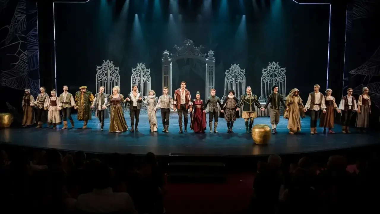 В «Глобусе» состоялась первая премьера 97-го сезона — «Укрощение строптивой» — Новосибирск Сейчас