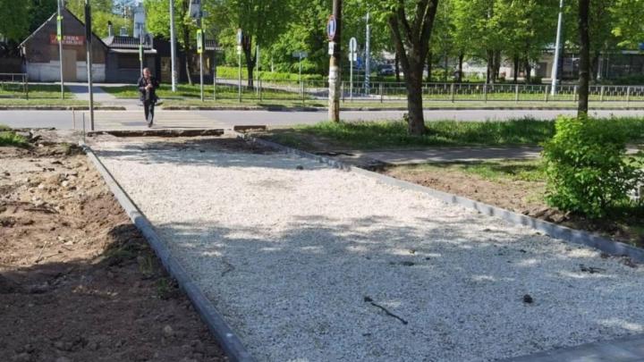 Продолжается благоустройство пешеходной зоны на улице Энгельса — Настоящий Обнинск
