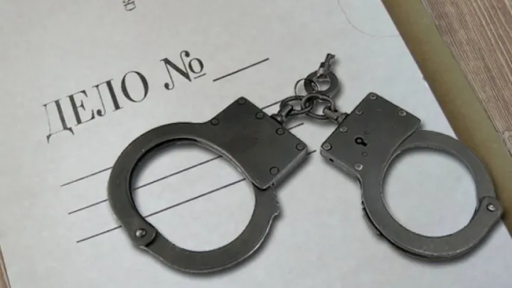 В Калуге мужчина избил посетителя магазина металлической палкой