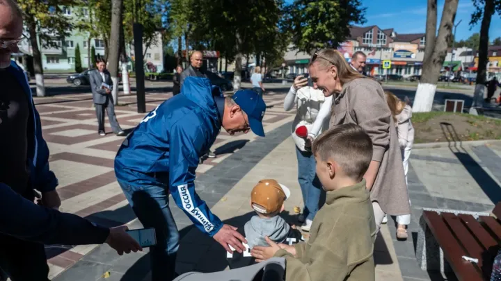В Людиново завершили благоустройство двух скверов и продолжают работы на Площади Победы