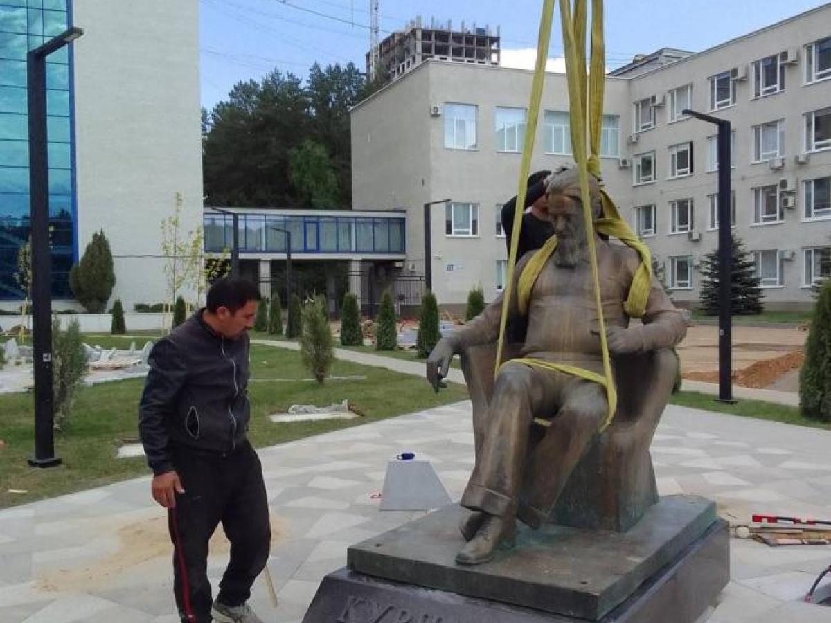 В Обнинске восстановили памятник Игорю Васильевичу Курчатову — Настоящий Обнинск
