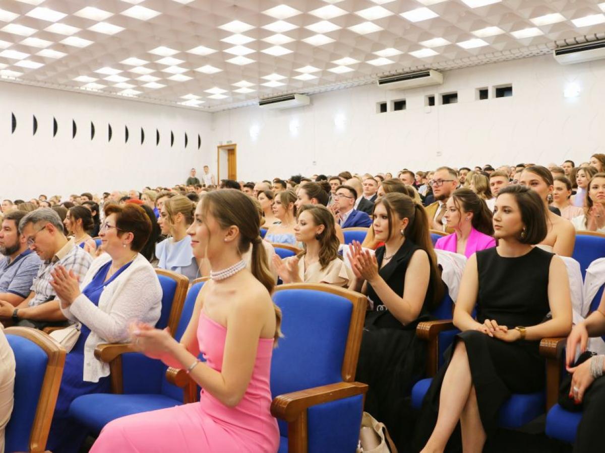 В Обнинске вручили дипломы выпускникам медицинского факультета ИАТЭ — Настоящий Обнинск