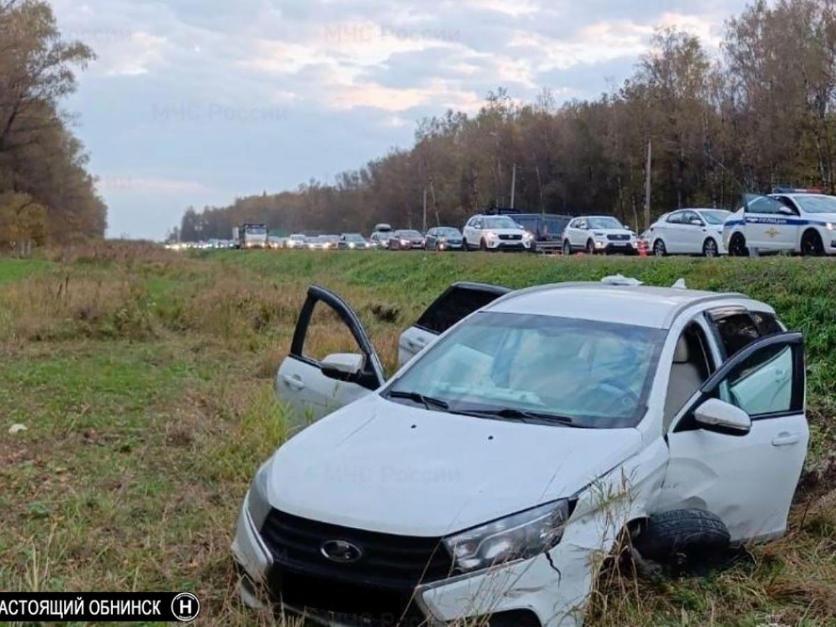 В Обнинске на Киевской трассе столкнулись два автомобиля: один человек пострадал — Настоящий Обнинск