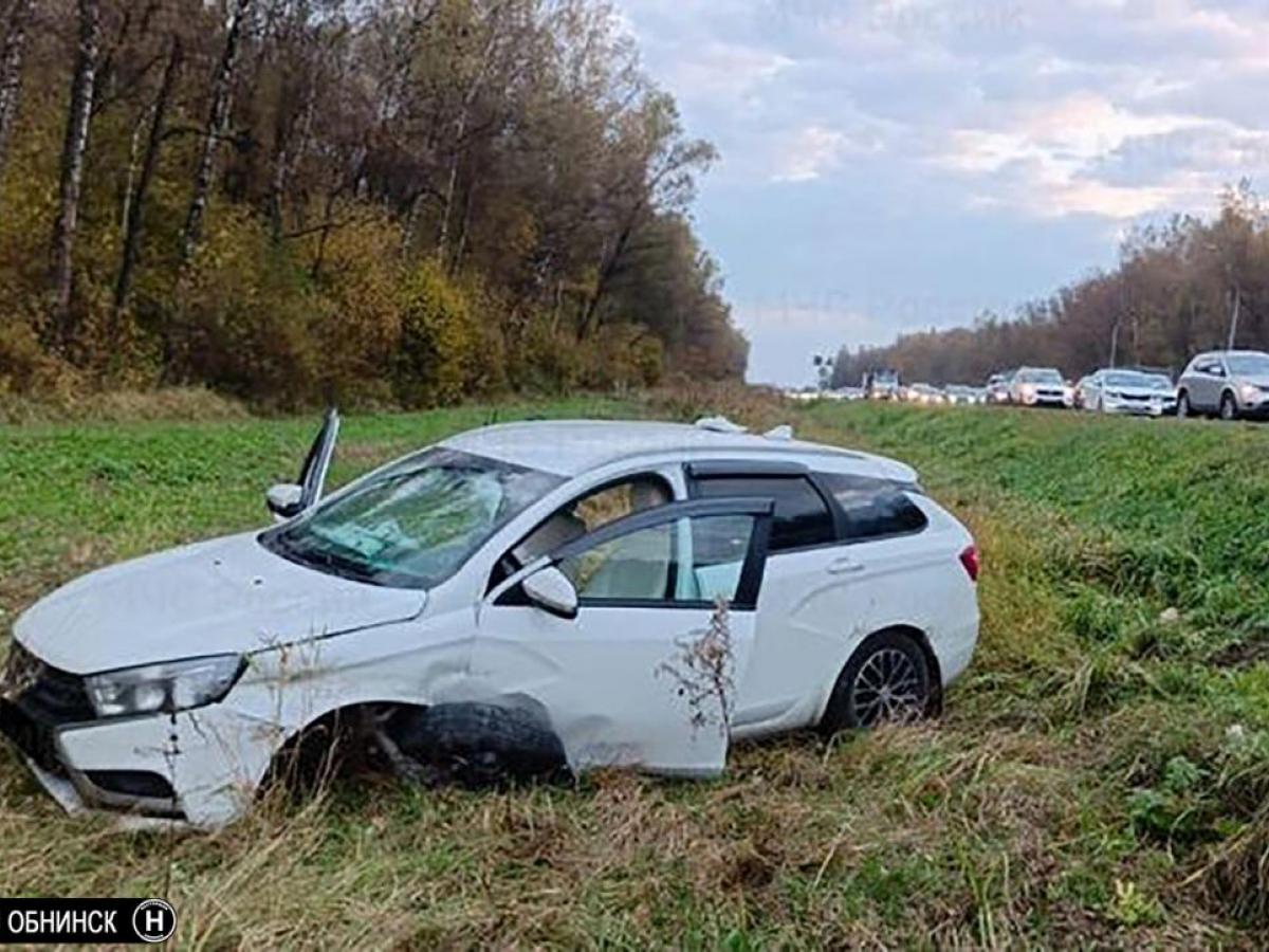 В Обнинске на Киевской трассе столкнулись два автомобиля: один человек пострадал — Настоящий Обнинск