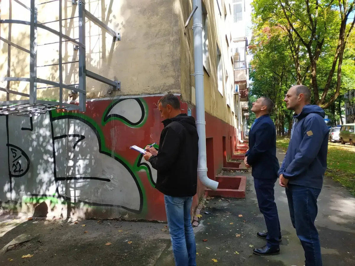 На Блохинцева, 5 приняли отремонтированную крышу и систему водоотведения