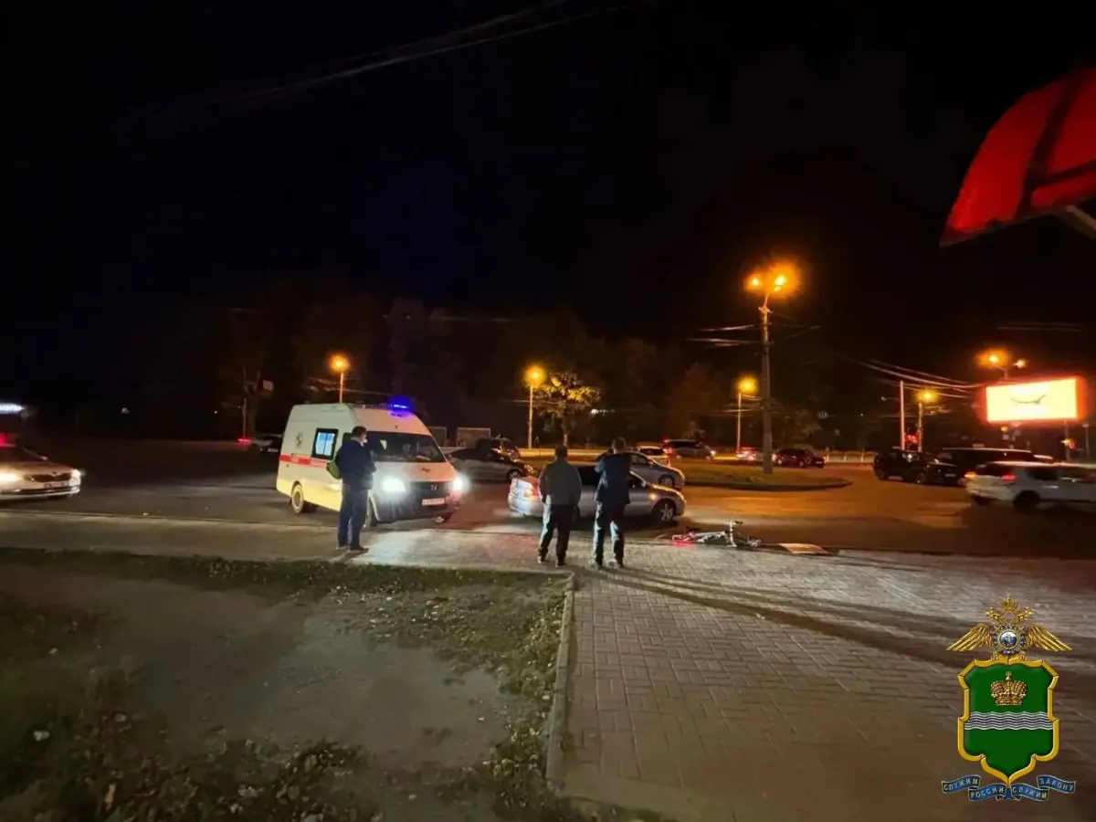В Обнинске машина скорой помощи сбила подростка на переходе на проспекте Ленина
