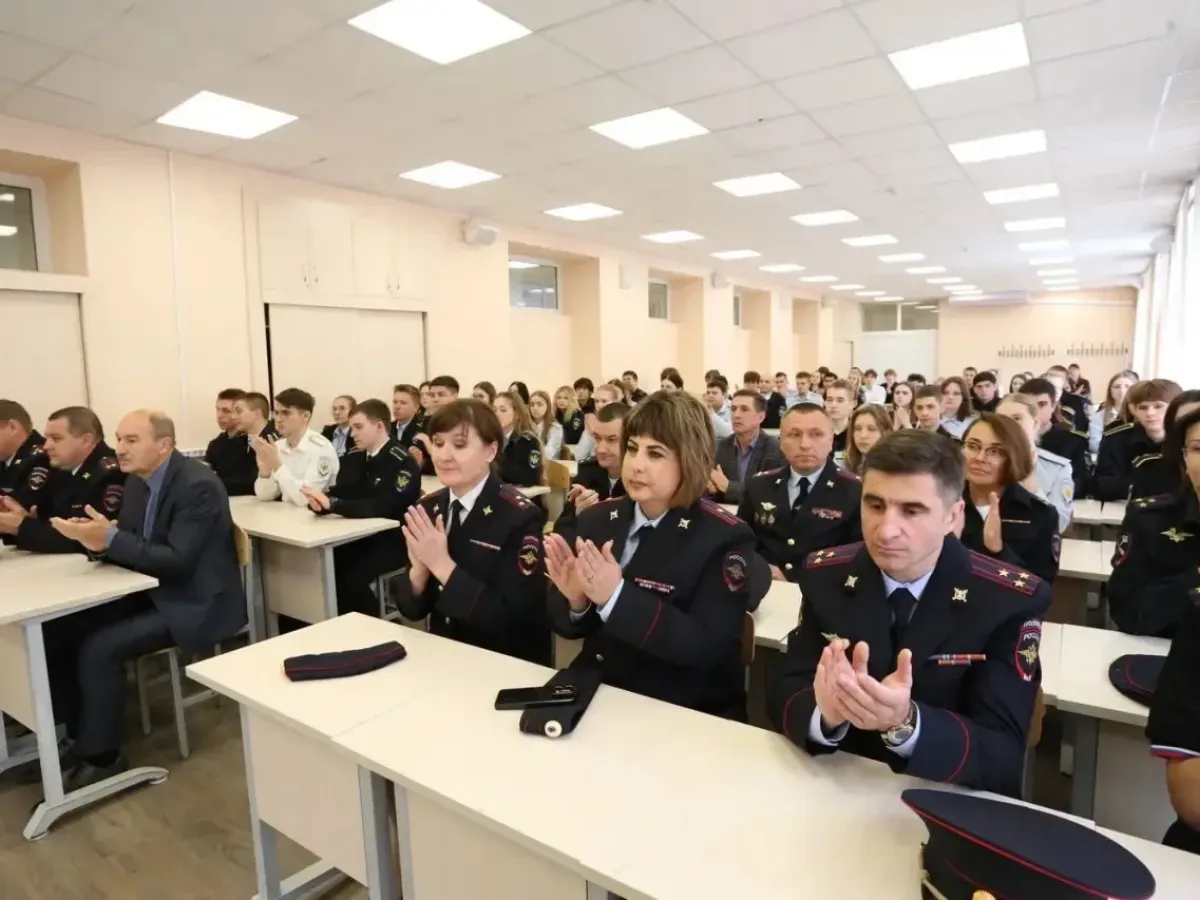 Будущие юристы в Калужском институте встретились с руководством полиции