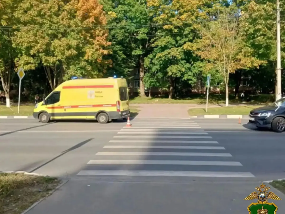 В Обнинске машина скорой помощи сбила подростка на переходе на проспекте Ленина
