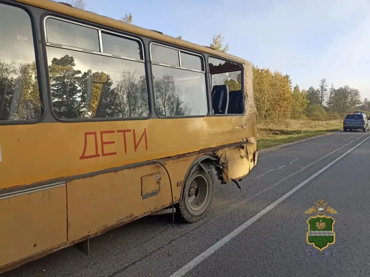 В Жуковском округе при столкновении автобуса и грузовика пострадали трое