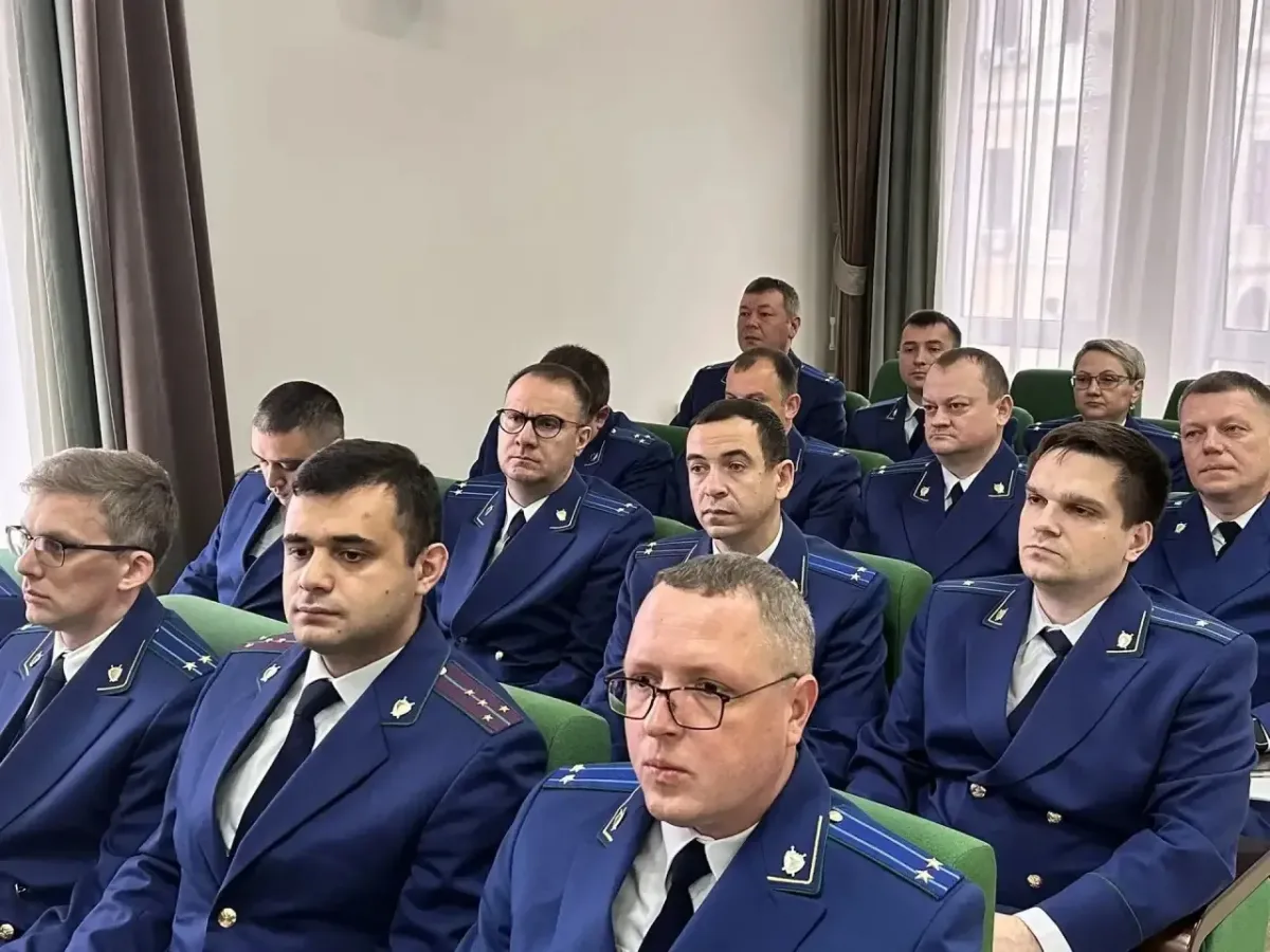 Прокуратура потребовала ускорить завершение ремонта крыш в многоквартирных домах