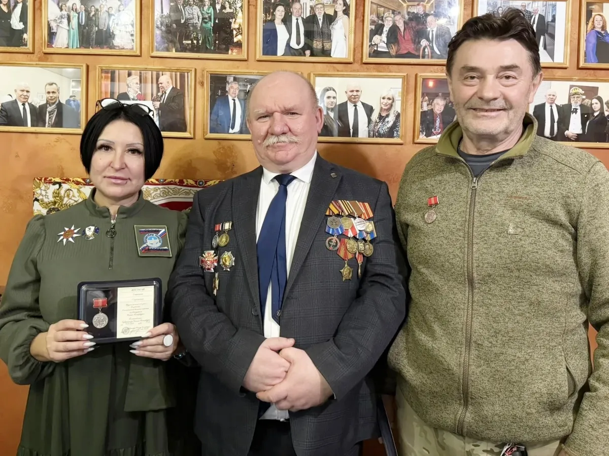 Двое обнинских волонтёров получили памятный знак за участие в СВО