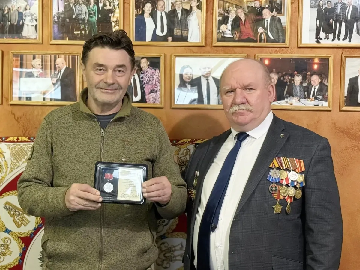 Двое обнинских волонтёров получили памятный знак за участие в СВО