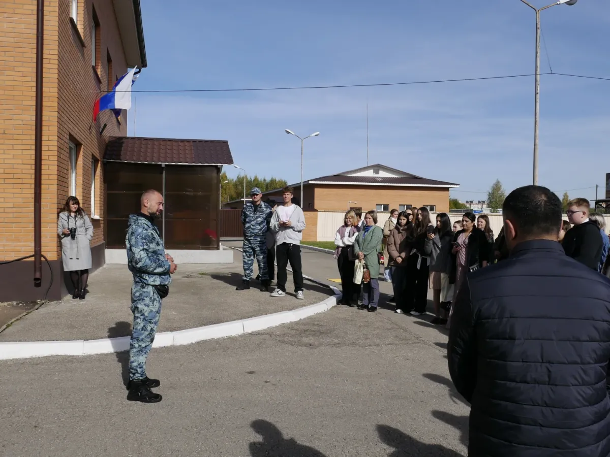 Школьникам вручили паспорта в центре кинологической службы УМВ?