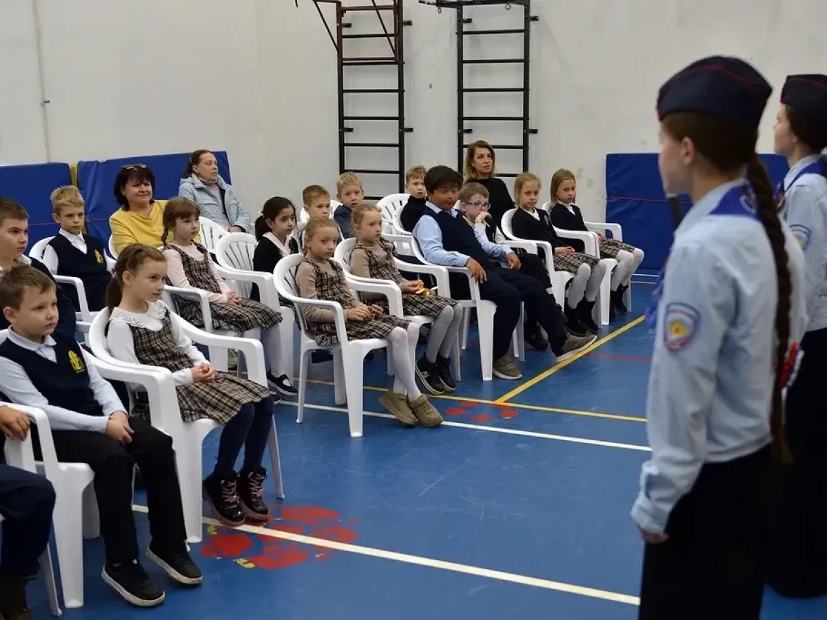 В школе №5 первоклассников посвятили в пешеходы и провели урок безопасности
