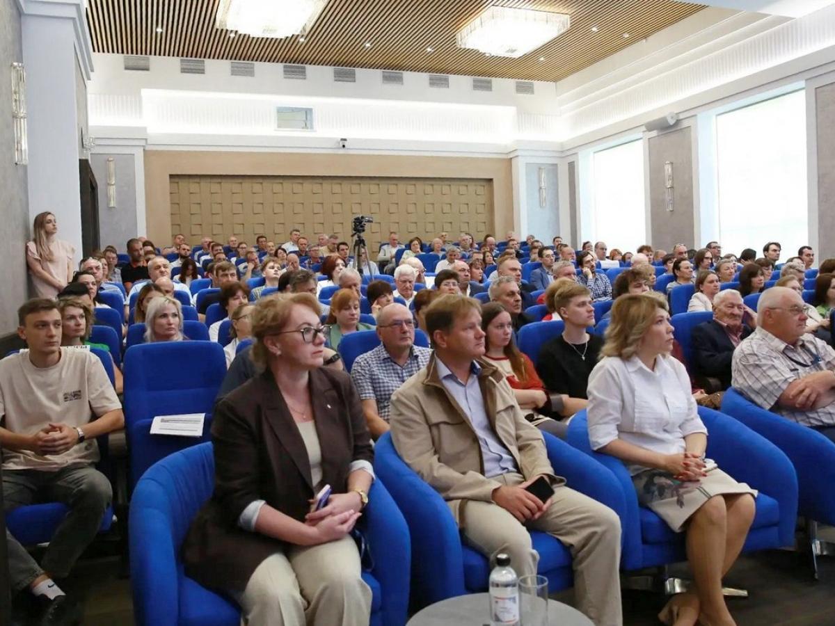 В ФЭИ им. А. И. Лейпунского прошел День директора, где сотрудникам вручили медали «70 лет городу Обнинску» — Настоящий Обнинск
