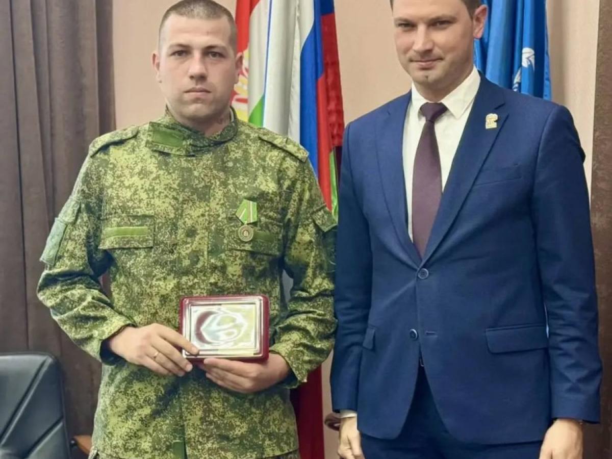 Ефрейтор Сергей Беженар награждён медалью Калужской области «За мужество и самоотверженность» — Настоящий Обнинск