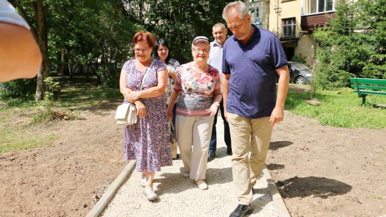 В Обнинске депутат проверил ход благоустройства территорий ТОС — Настоящий Обнинск