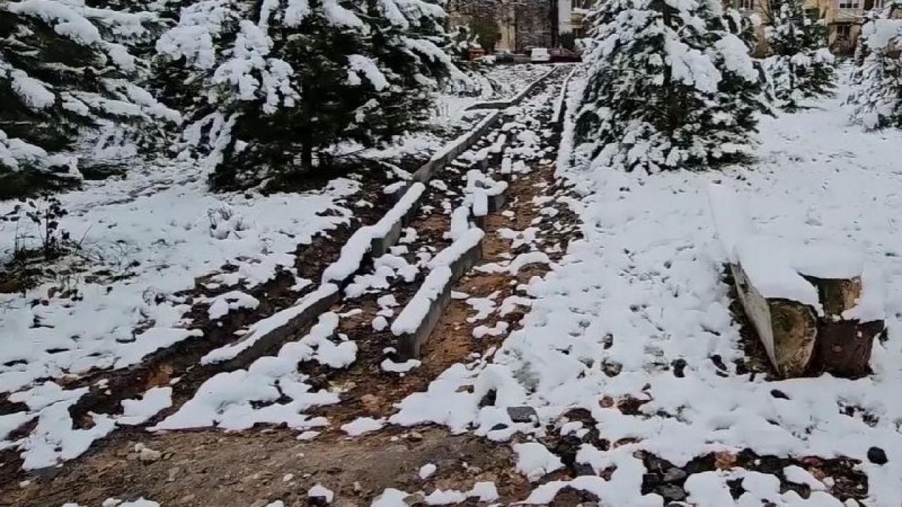 В Обнинске жители 14-го микрорайона всё ещё ждут благоустройства двора — Настоящий Обнинск