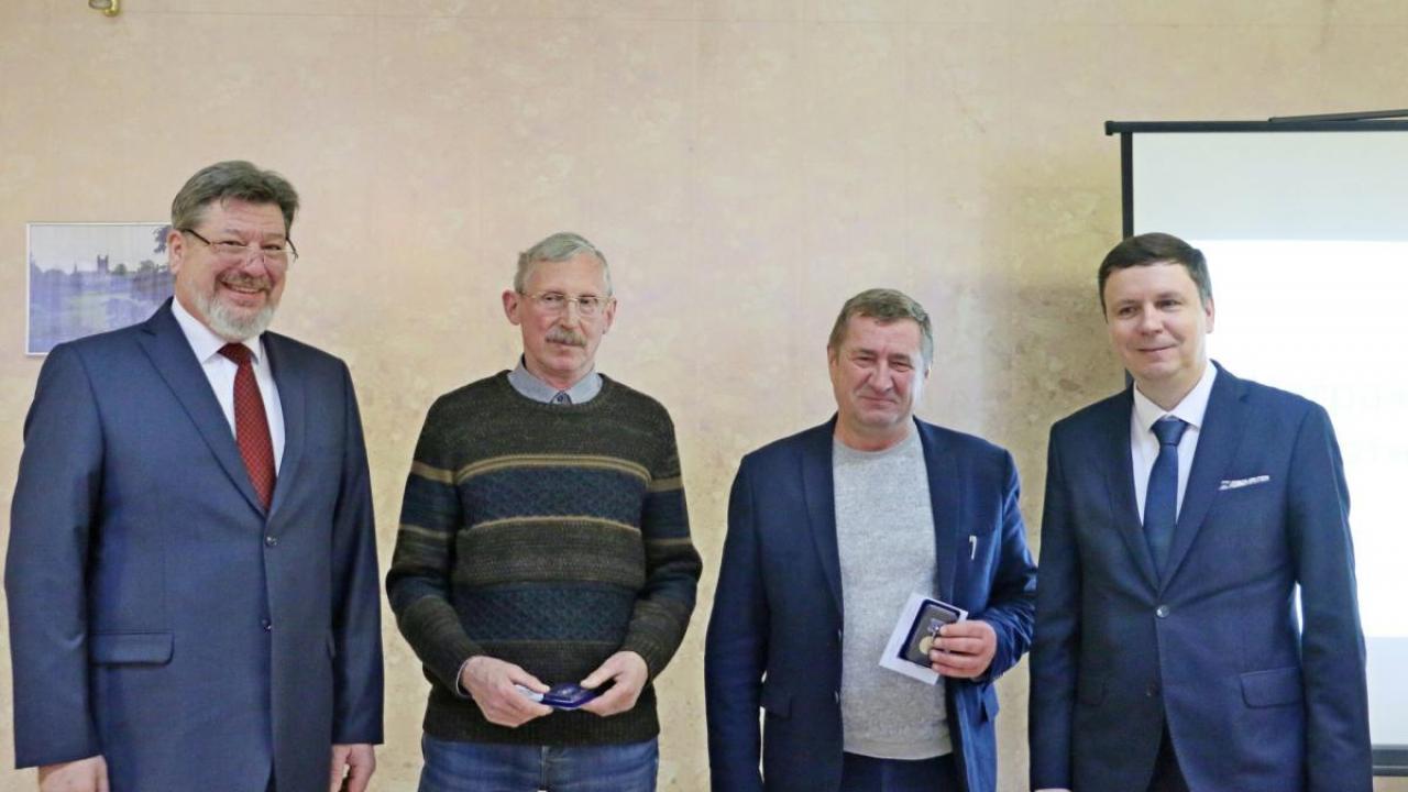Сотрудники НИФХИ им. Л.Я. Карпова награждены юбилейными медалями — Настоящий Обнинск