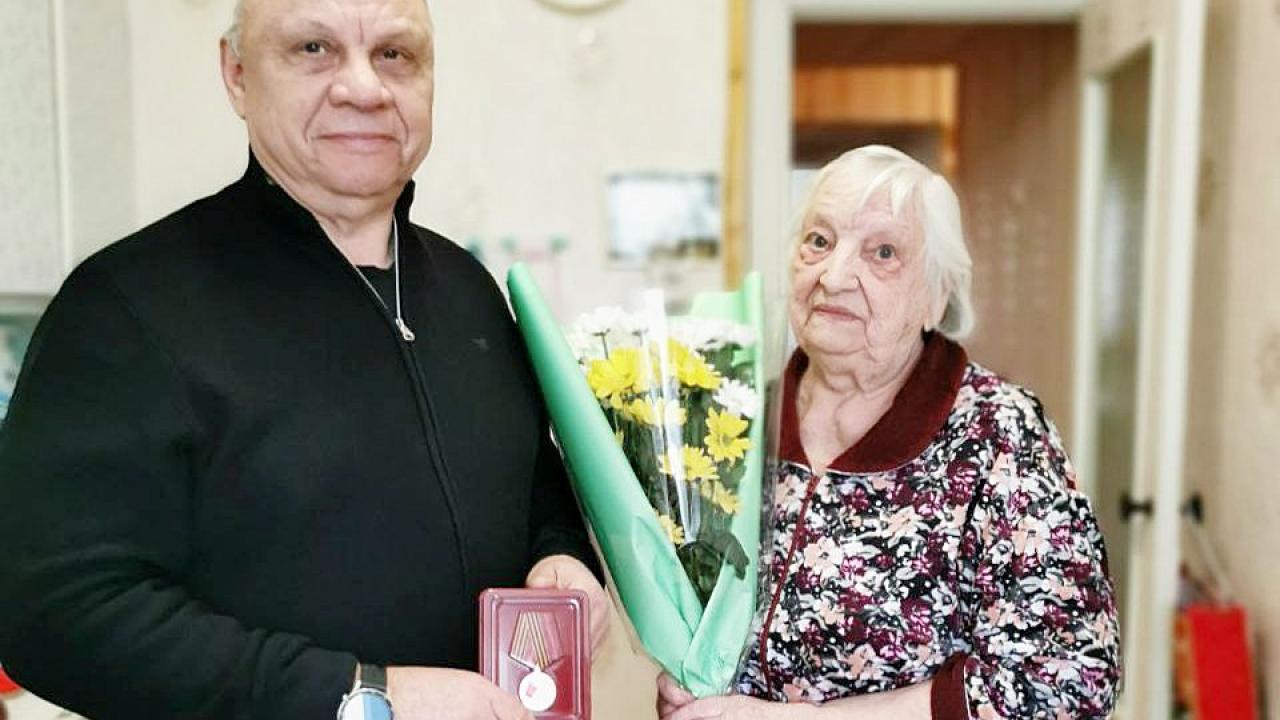 Жительнице Обнинска Пелагее Харламовой вручили медаль к 80-летию Победы — Настоящий Обнинск