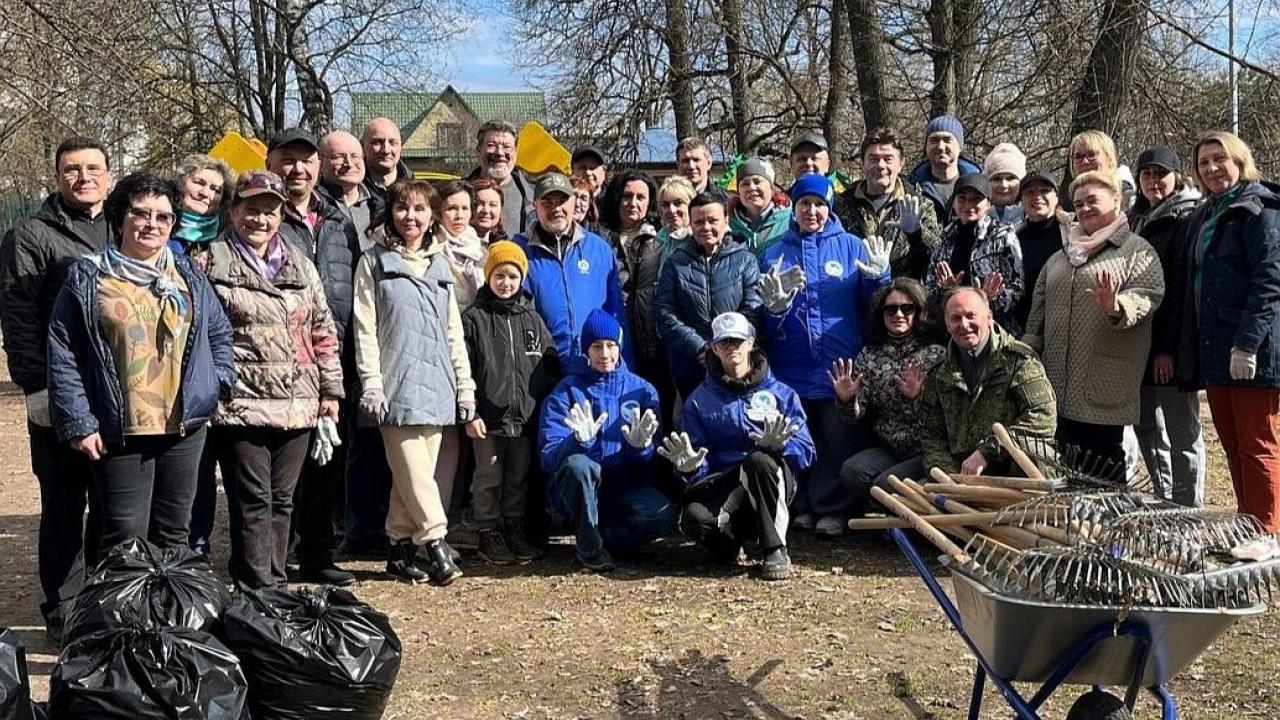 Белкинский парк в Обнинске привели в порядок после зимы — прошёл весенний субботник — Настоящий Обнинск
