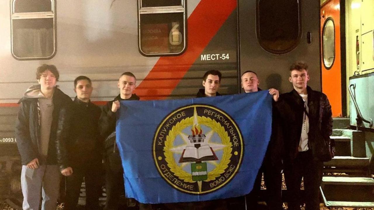 Обнинские студенты отправились в Анапу для участия в экологической акции по очистке береговой линии — Настоящий Обнинск