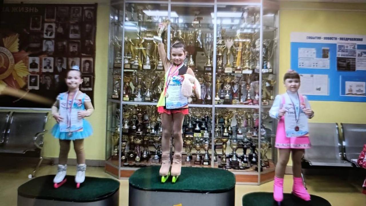 Обнинские фигуристы отличились на соревнованиях в Калуге, посвящённых Дню Победы — Настоящий Обнинск