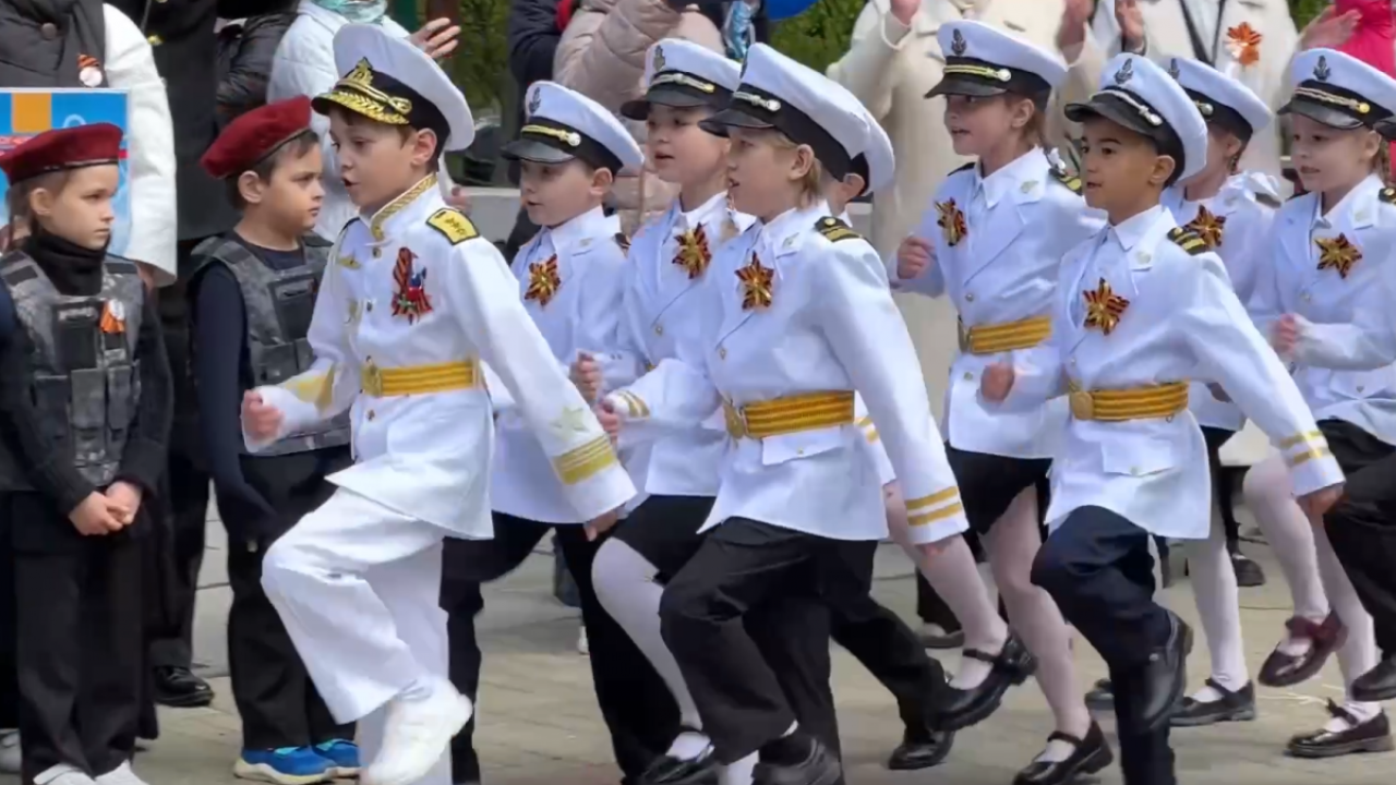 «Солдатский конверт»: в Городском парке прошёл смотр-конкурс строевой песни ко Дню Победы — Настоящий Обнинск