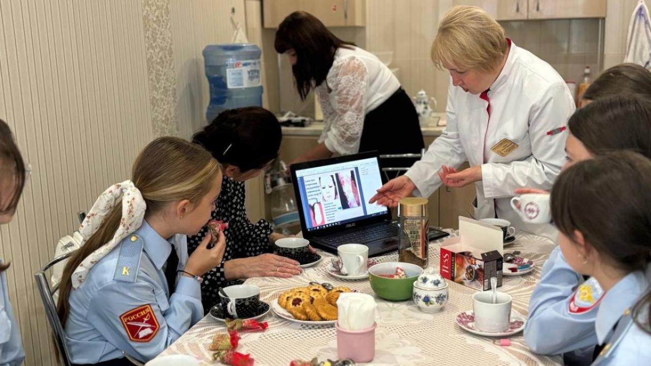 В обнинской больнице №8 продолжается проект «Женские секреты» для школьниц — Настоящий Обнинск