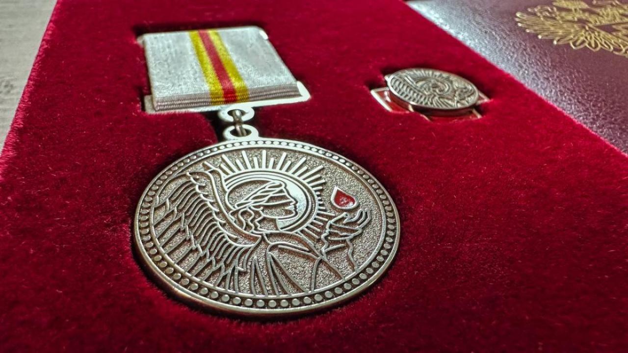 ФМБА представило медаль «За шанс на жизнь» для доноров костного мозга — Настоящий Обнинск