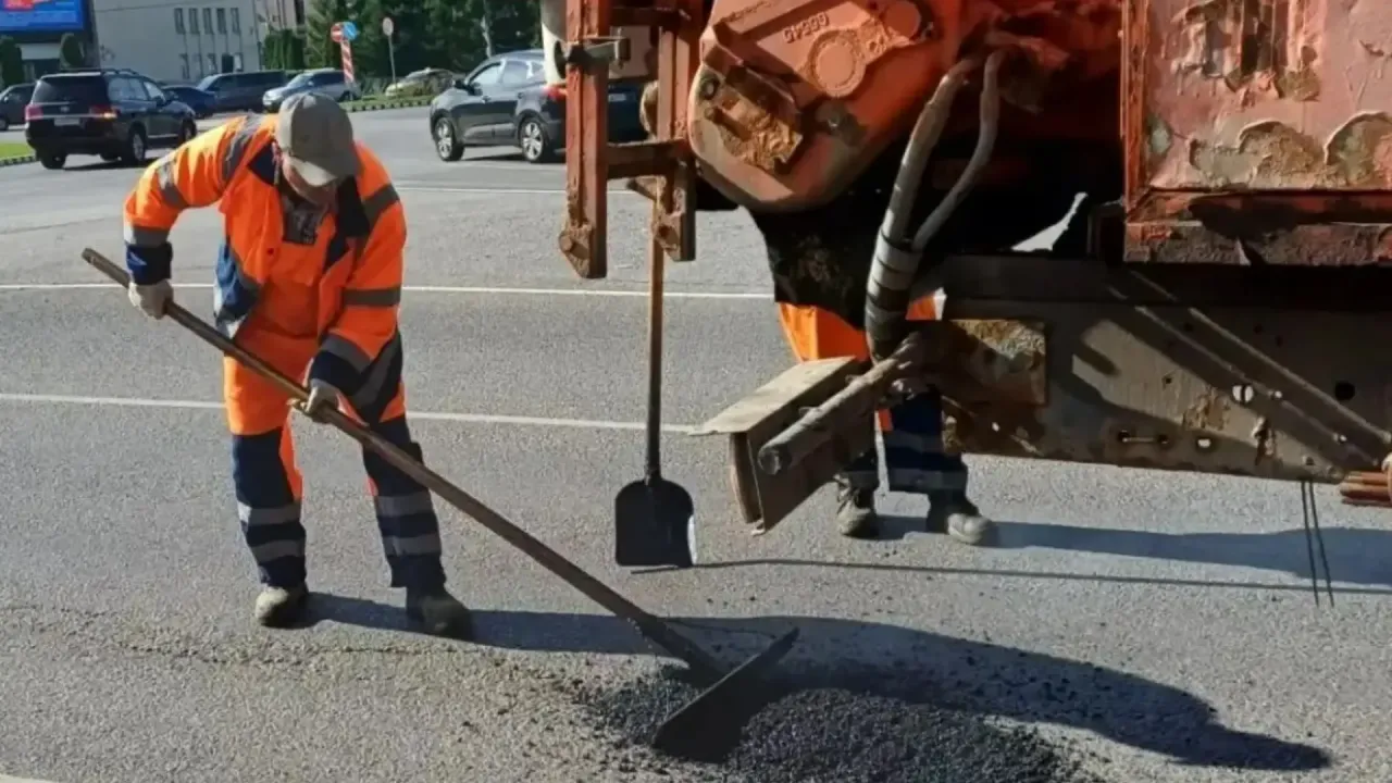 В Обнинске продолжается ямочный ремонт дорог