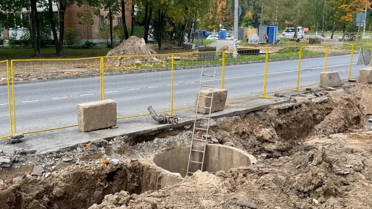 На улице Калужской завершают реконструкцию водопровода — Настоящий Обнинск