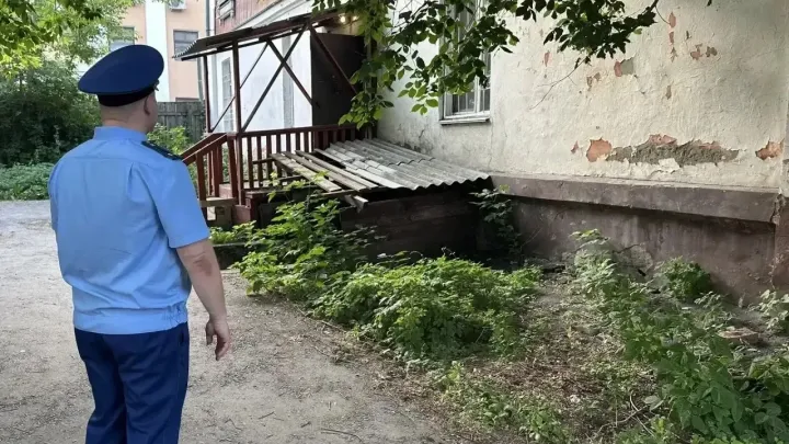 Прокуратура через суд требует расселить жильцов дома на улице Звездова в Омске — Омск Сейчас