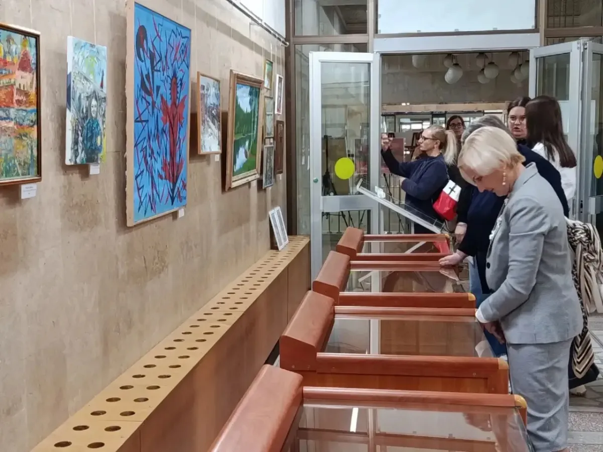 В Омске открылась выставка работ авторов с психиатрическим опытом «Рецепт на искусство»