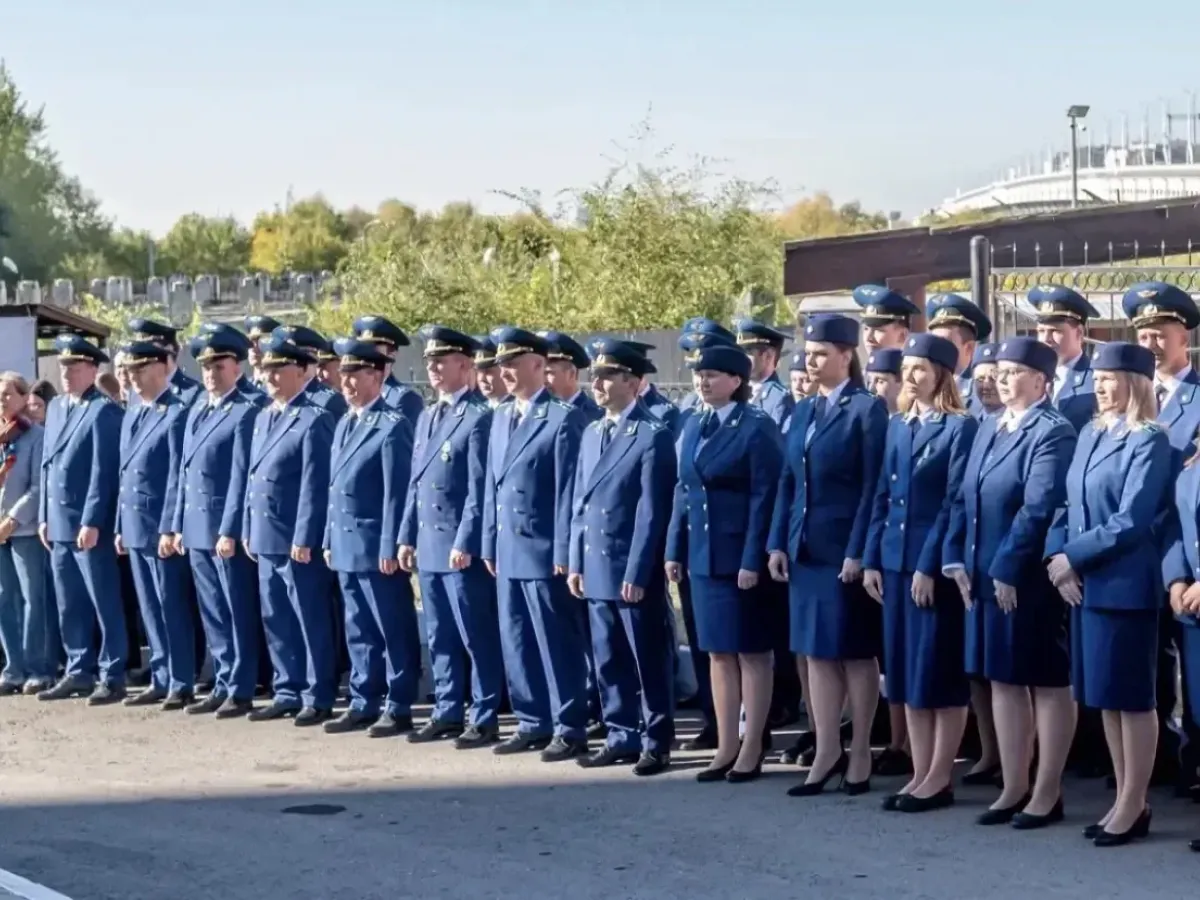 На главном корпусе ОмГУ открыли памятный стенд в честь Романа Руденко