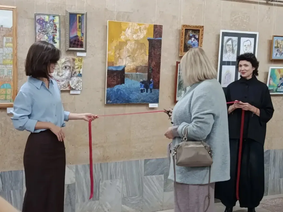 В Омске открылась выставка работ авторов с психиатрическим опытом «Рецепт на искусство»