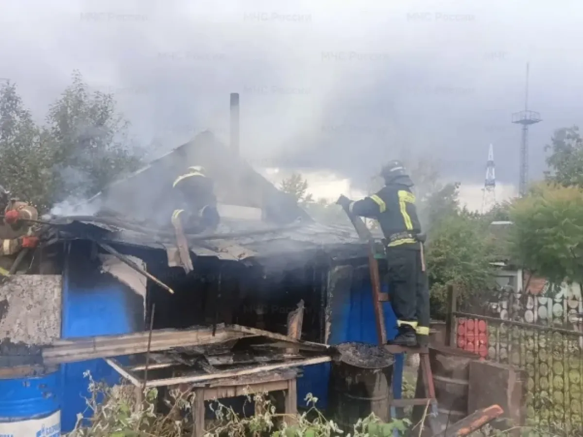 В Новосиле при пожаре в квартире эвакуировали 5 человек, в Ливнах пострадал мужчина
