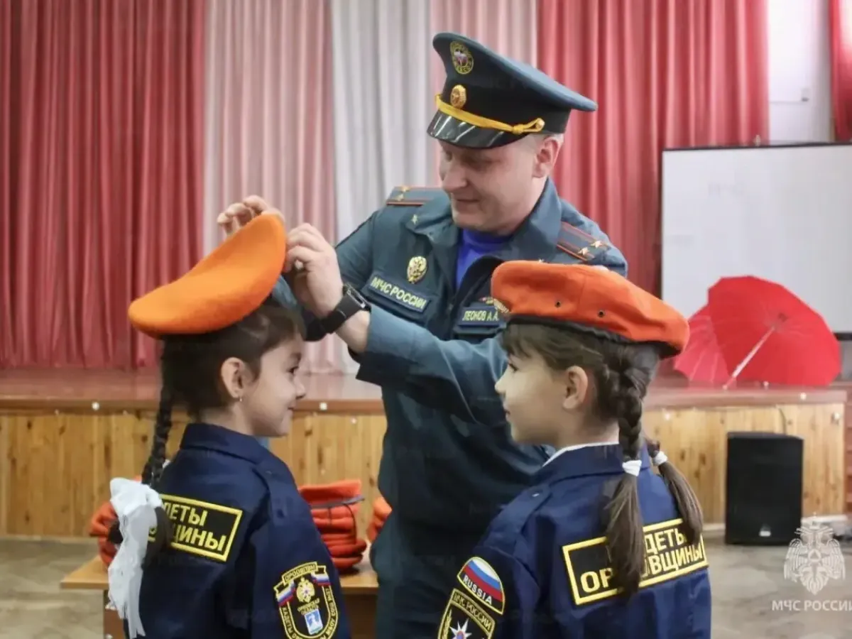 В школе №37 Орла первоклассников посвятили в кадеты-спасатели