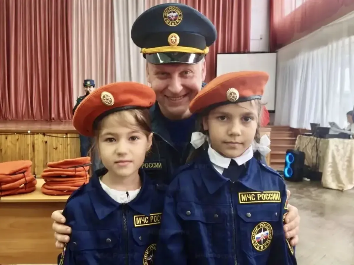 В школе №37 Орла первоклассников посвятили в кадеты-спасатели