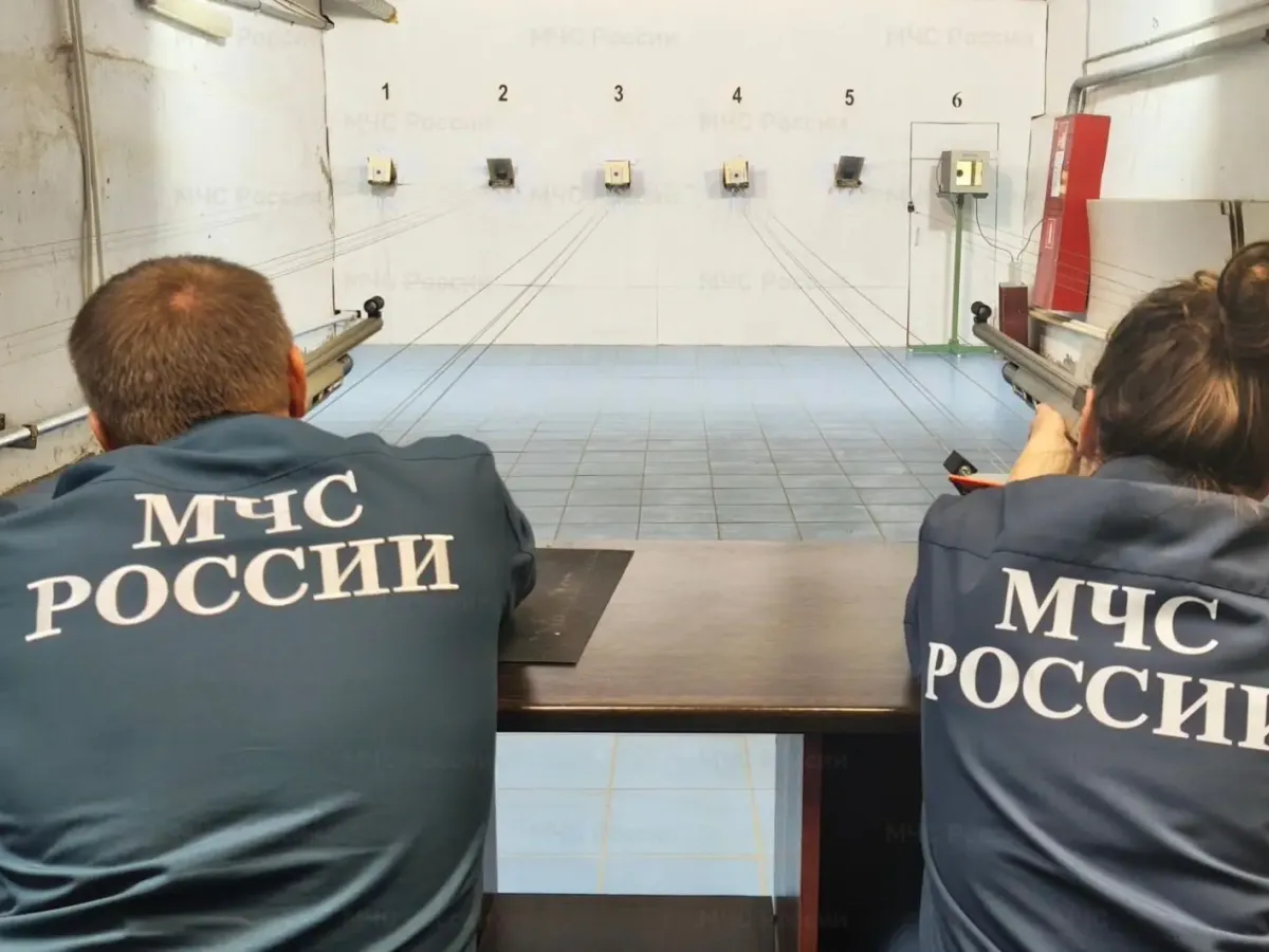 В Орле прошли соревнования МЧС по пулевой стрельбе из пневматической винтовки