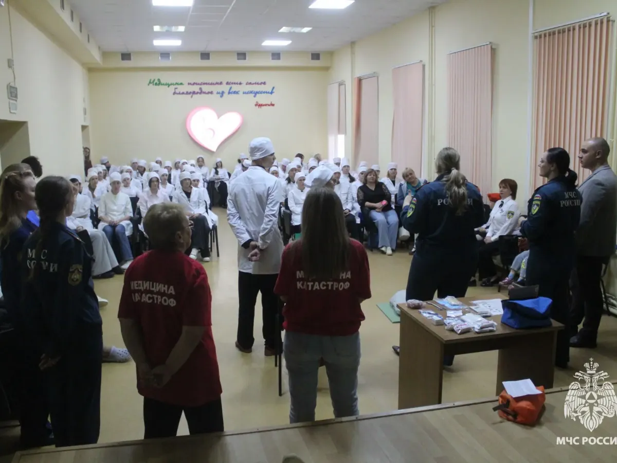 В Орле молодежь обучили основам первой помощи на мастер-классе МЧС