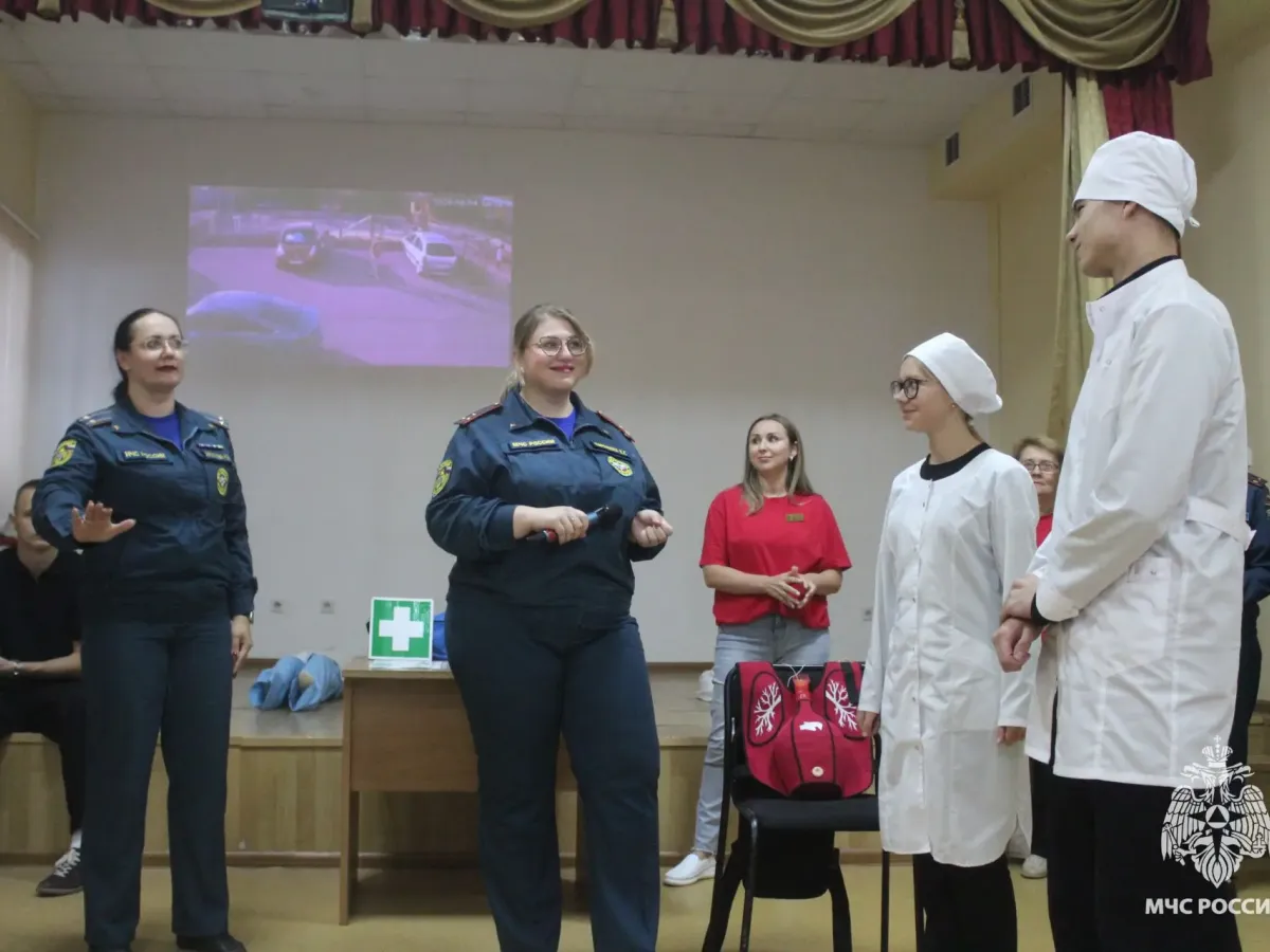 В Орле молодежь обучили основам первой помощи на мастер-классе МЧС