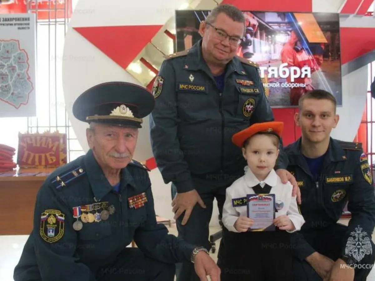 В Орле дошкольников посвятили в кадеты-спасатели МЧС России