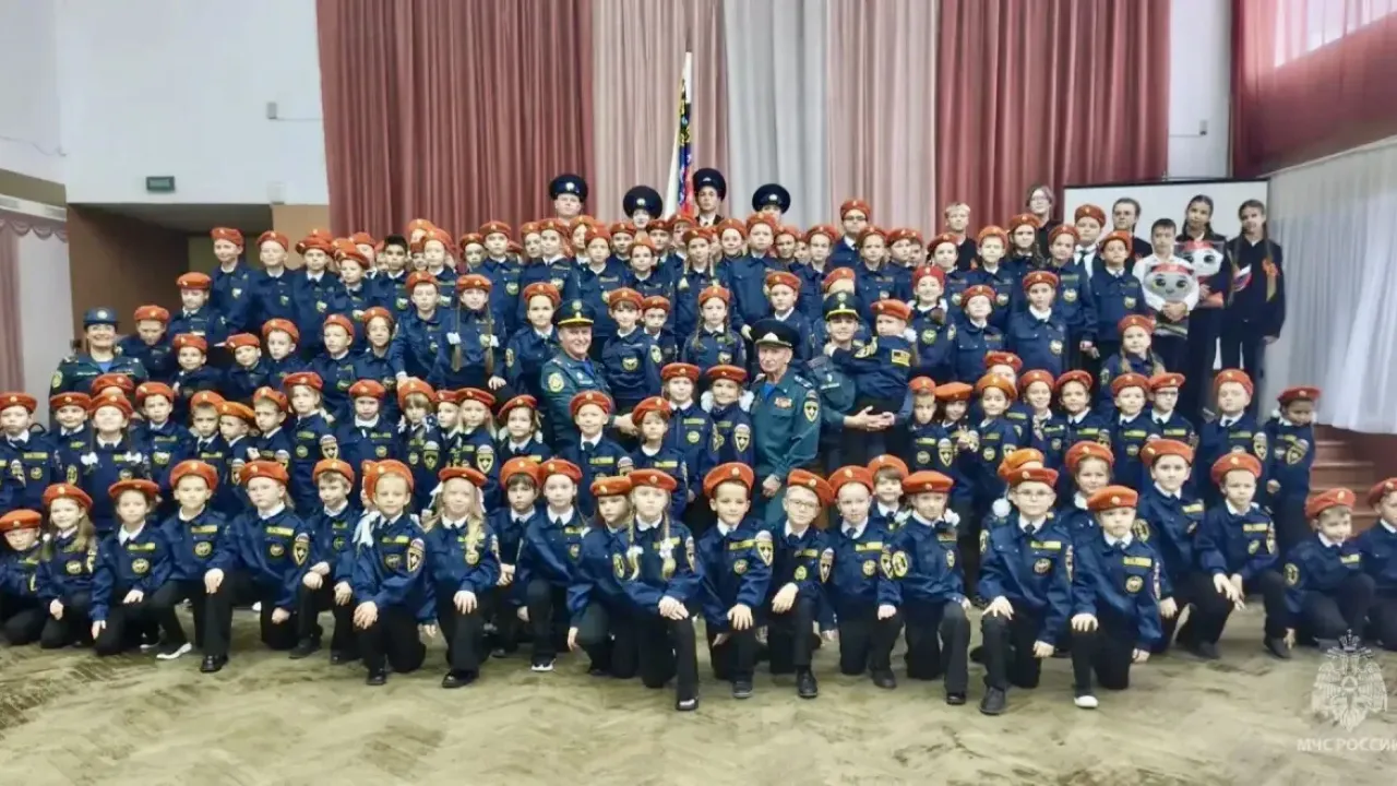 В школе №37 Орла первоклассников посвятили в кадеты-спасатели — Орёл Сейчас
