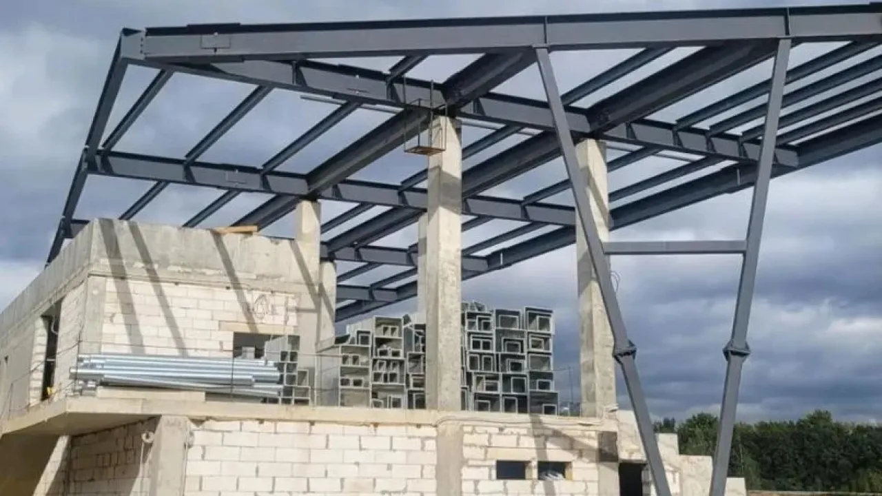 В Орле на площадке межвузовского кампуса готовят футбольное поле с трибунами — Орёл Сейчас