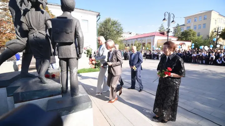 В Оренбурге 160 молодых педагогов приняли участие в традиционном шествии — Оренбург Сейчас